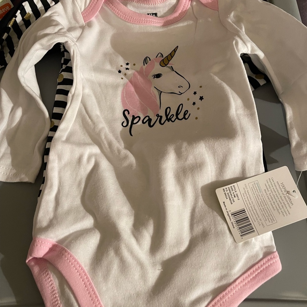 3 pack girls long sleeve body suits size 6-9 months from Hudson baby